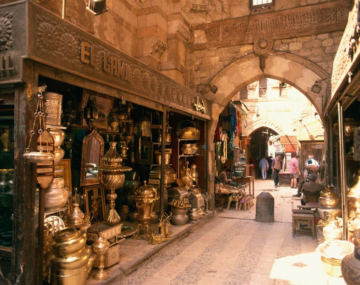 Via Al-Moez, Khan El-Khalili, Torre del Cairo e Caffè El-Fishawy