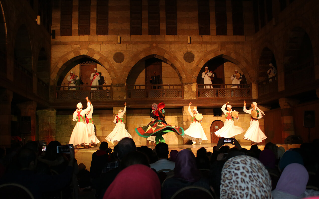 Spettacolo di danza della compagnia Al Tannoura Egyptian Heritage